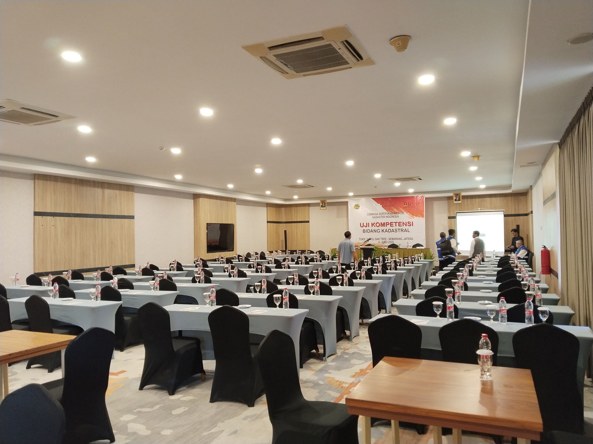 Uji Kompetensi Jawa Tengah 2025 - HOTEL OAK TREE SEMARANG